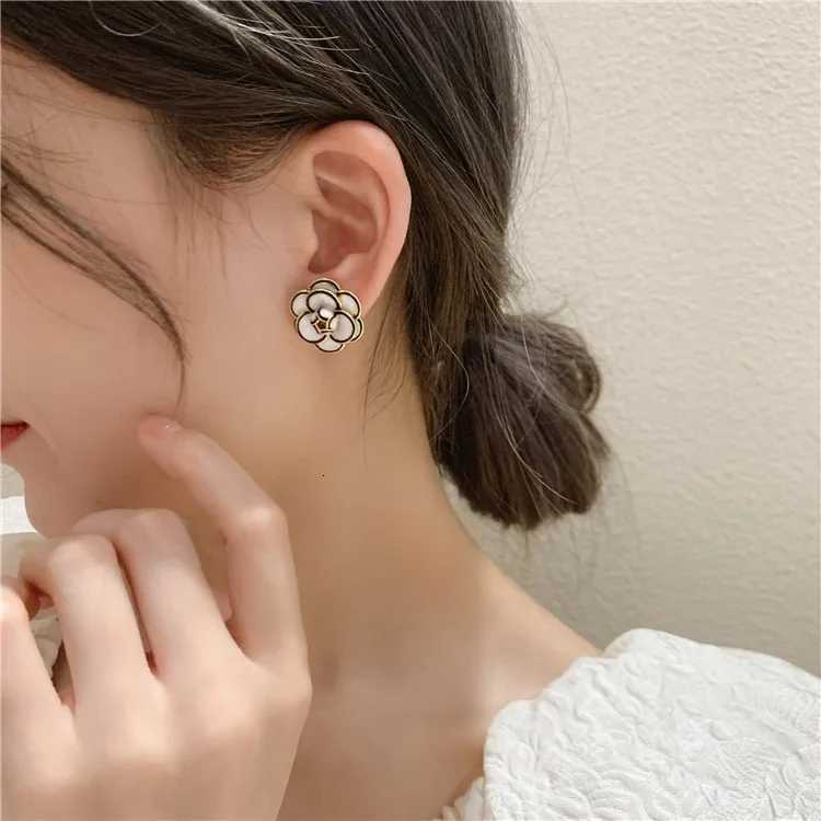 Luxury Earrings Vintage Hepburn style black white wer earrings for wan 2025 trend Y251210