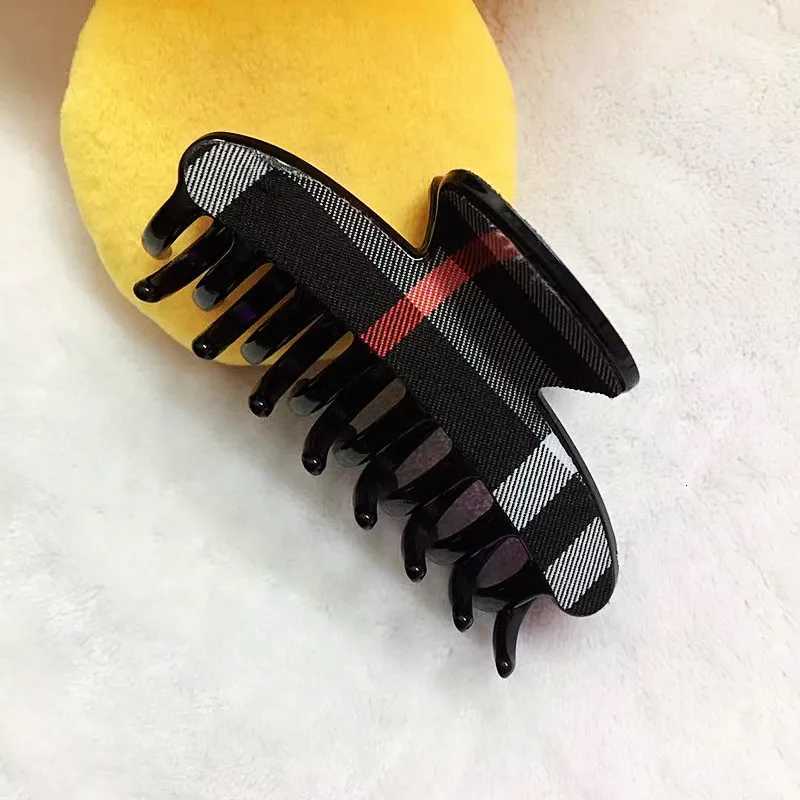 2025 New Fashion Acrylic Hair Cl Clip For Wen British Plastic Plaid Hair Accories New Handmade Exquisit Grid Shark Clips Y251210