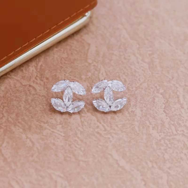 Fashion Shiny Cubic Zirconia Chic Letter Stud Earrings for Wen 925 Sier Needle Allergy Prntion Exqusite Jewelry Gift Y251210