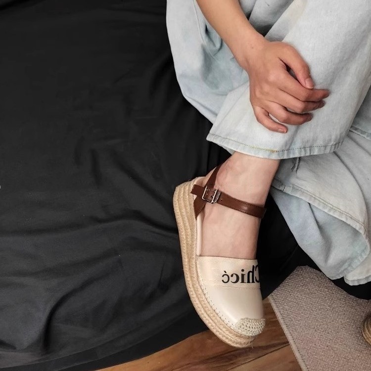 free shipping 2026 summer new womens sandals lightweight thick sole closed toe outdoor beach sandals versatile casual fisherman sandals apricot