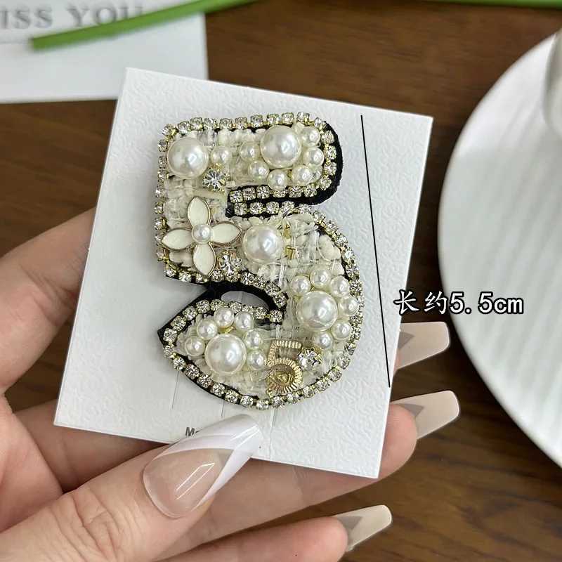 Korean Fashion wer Brooches for Wen Rhinestone Pearl Number 5 Corsage Luxry Wedding Pearty Brooch Jewelry Accories Y251210