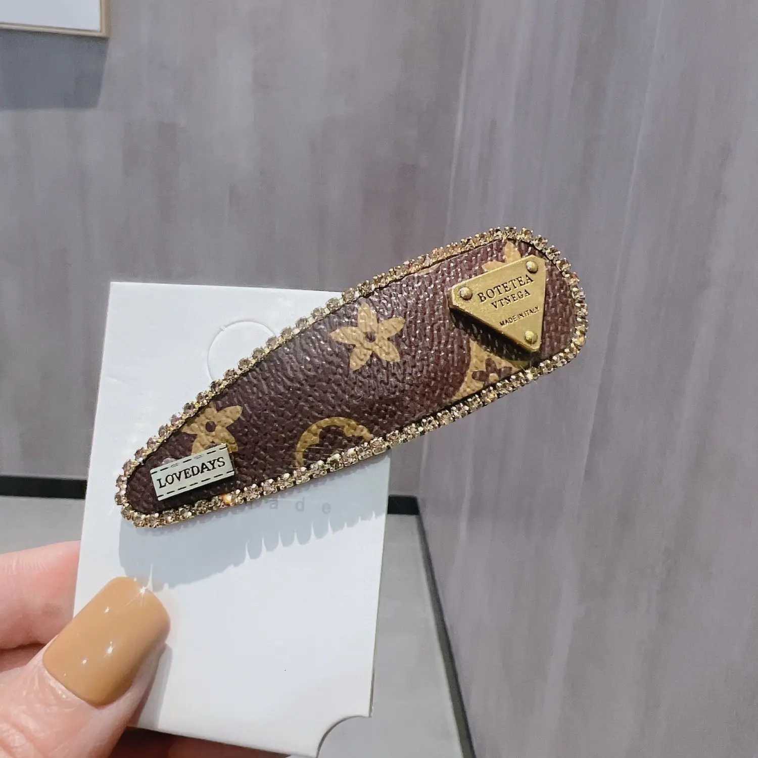 Luxury Y2K Best Seller Hair Clips for Bangs French Retro Print Side Hairpins Elegant Prum 2025 Hot S Tren Accories Y251210