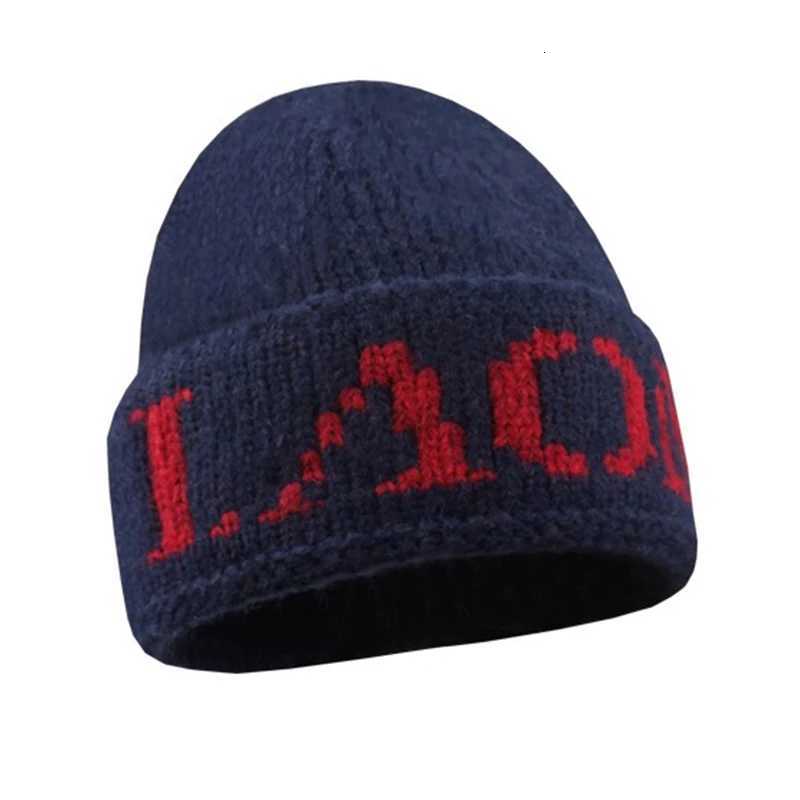 Luxury Fashionable Unisex Knitted Hat Winter Warm Ear Protection Hat for Shopping And Travel Letter Print No-Cuff Cap for Autumn And Wi Y251209