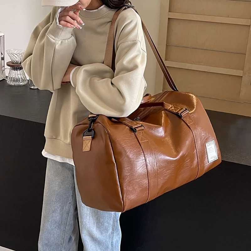 PU Travel Duffel Bag Waterproof Lage Handbag with Shoes Pocket Weekender Overnight Daypack Dry Wet Sports Shoder Tote Pack Y251209