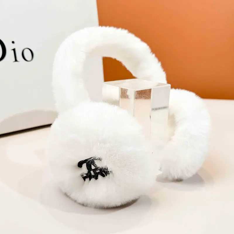 2026 New Classic Wens Fashion Retro Winter Luxury Designer Warmth-Enhancing High-End Minor Trend Brand Foldable Ear Pads Y251210
