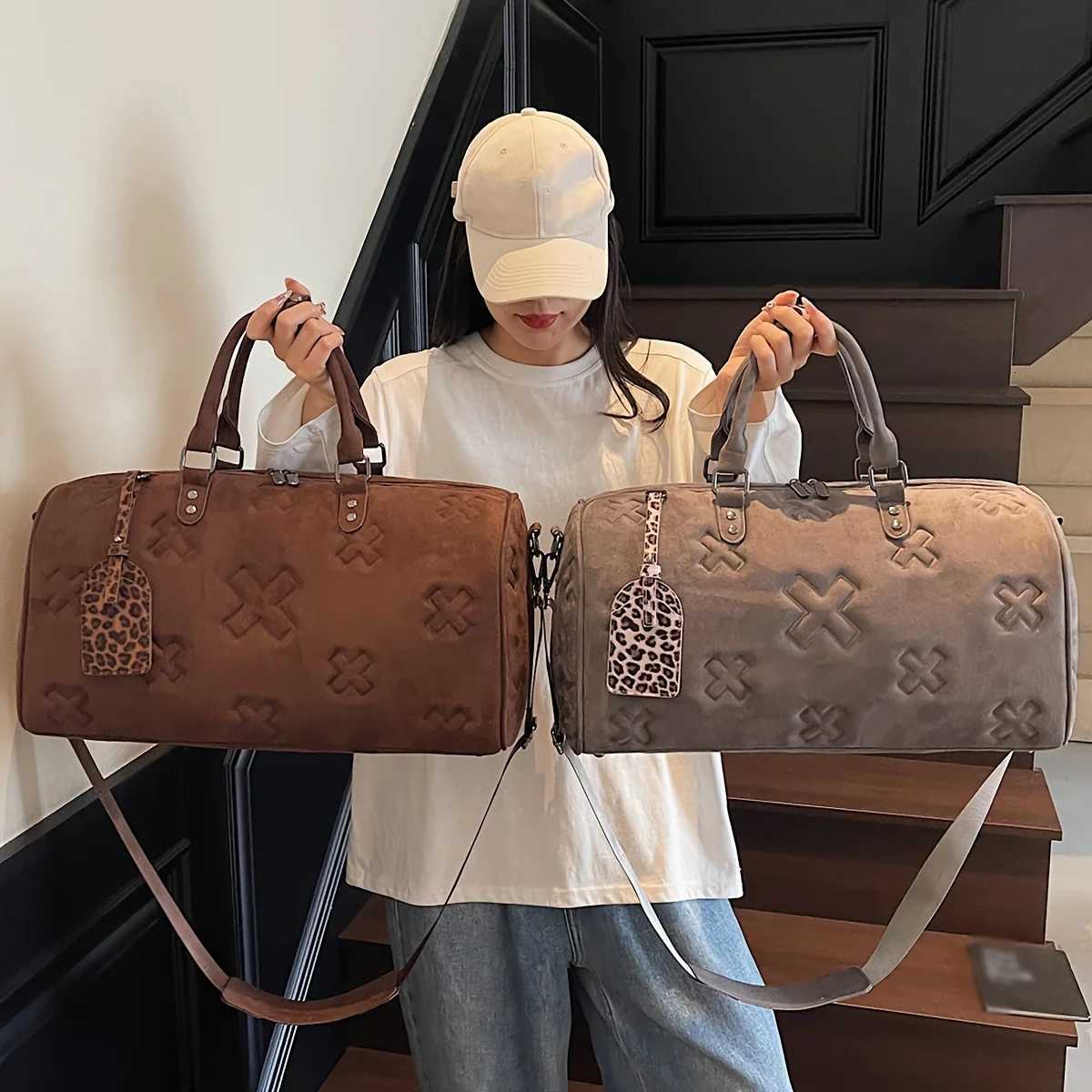 Fi travel handbag - High-capacity durable textured design suitable for fitness vai and business trips Y251209