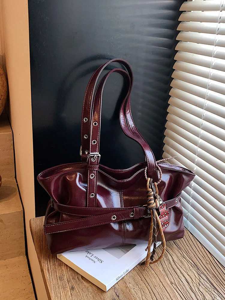 Luxury Wine Red Underarm Bag for Wen Autumn/Winter 2025 Cmuter Shoder Bag Casual Large Capacity s Belt Totes Y251209