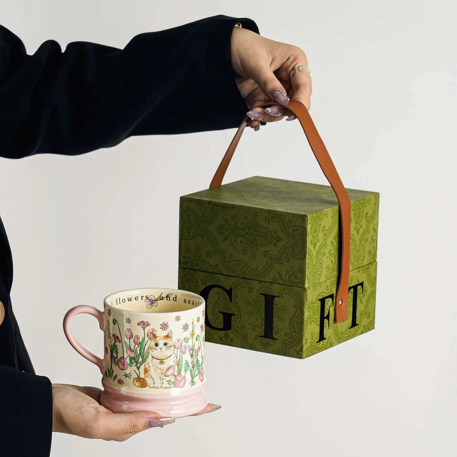 Cute Cat Ceramic Mug Amidst Flowers Design Inspired Office Coffee Mugs High-value Couple Tea Cup Holiday Gift Kawaii Cup C251210