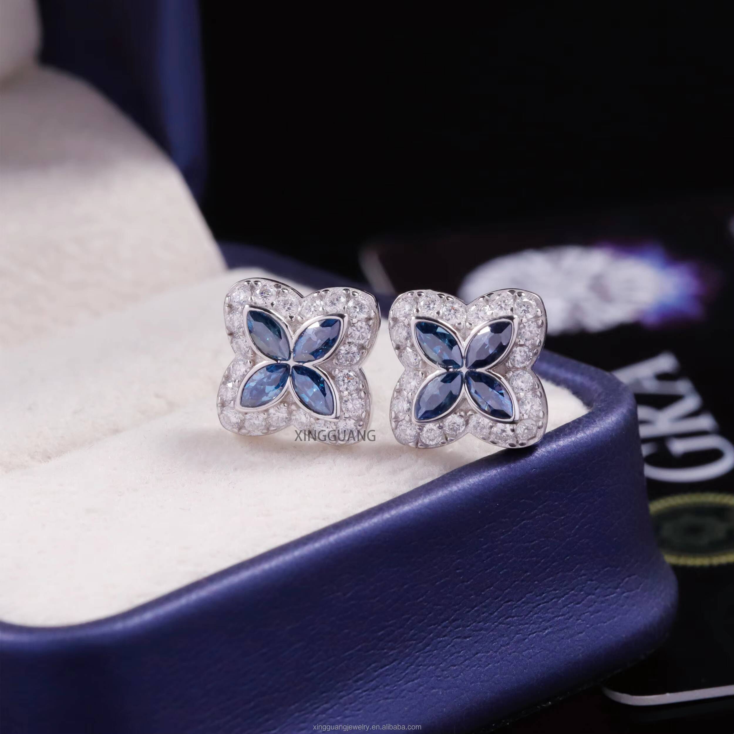Flower Jewelry Sapphire Moissanite Four Leaf Clover Design White Gold Plated 925 Sterling Silver Earring Studs Women Men