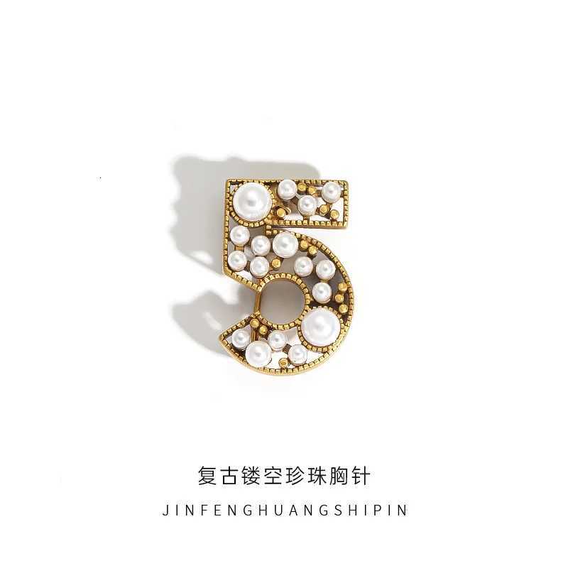 Number 5 Hollow Pearl Brooch --Copper Material Y251210