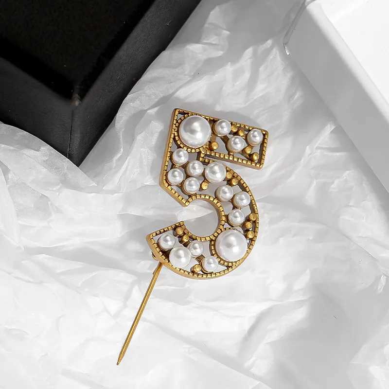 Number 5 Hollow Pearl Brooch --Copper Material Y251210