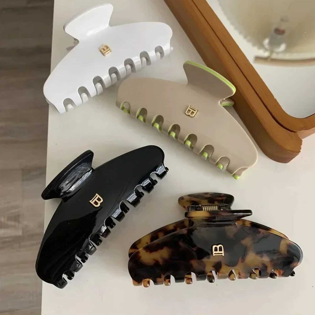 1pc Korean letter B arc grab clip high texture acetate hair clip sweet and versatile hair shark clip hair accories Y251210