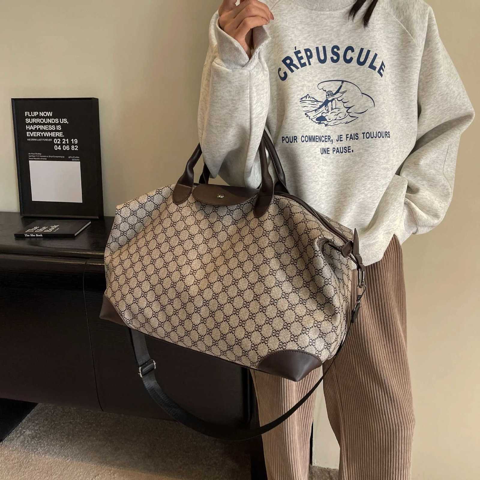 Large capacity travel bag short distance lightweight yoga bag fitness bag high-end portable handbag fiable tote bag hi Y251209