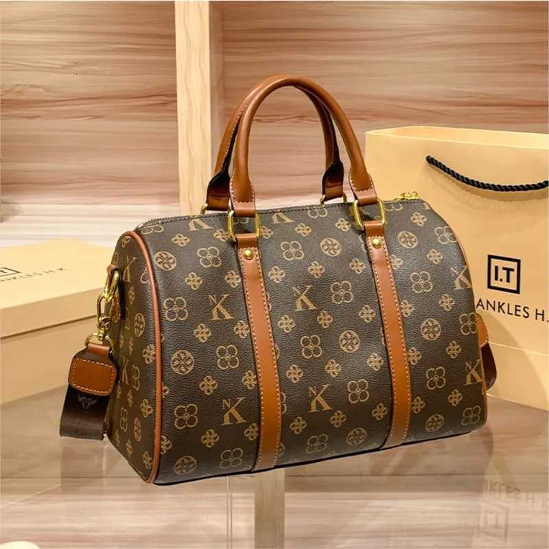 Ladies Light Luxury Handbag 2025 New Spring Luxury Designer Fi Handheld Shoder Bag Large Capacity Crossbody Bag Y251209
