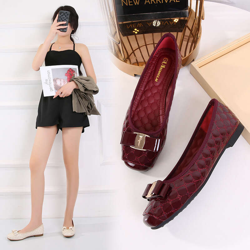 Women's Single 2025 Loafers Spring Autumn niche free shipoing designer and Shallow Mouth Square Toe Patent Leather Flat Soft Sole Large Size Casu