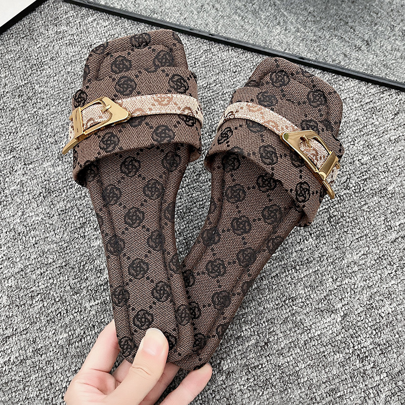 2026 Summer Designer New Large Size Printed Slippers Women Fashion Versatile Casual Flat Single Strap Metal Buckle Beach Cool Slippers
