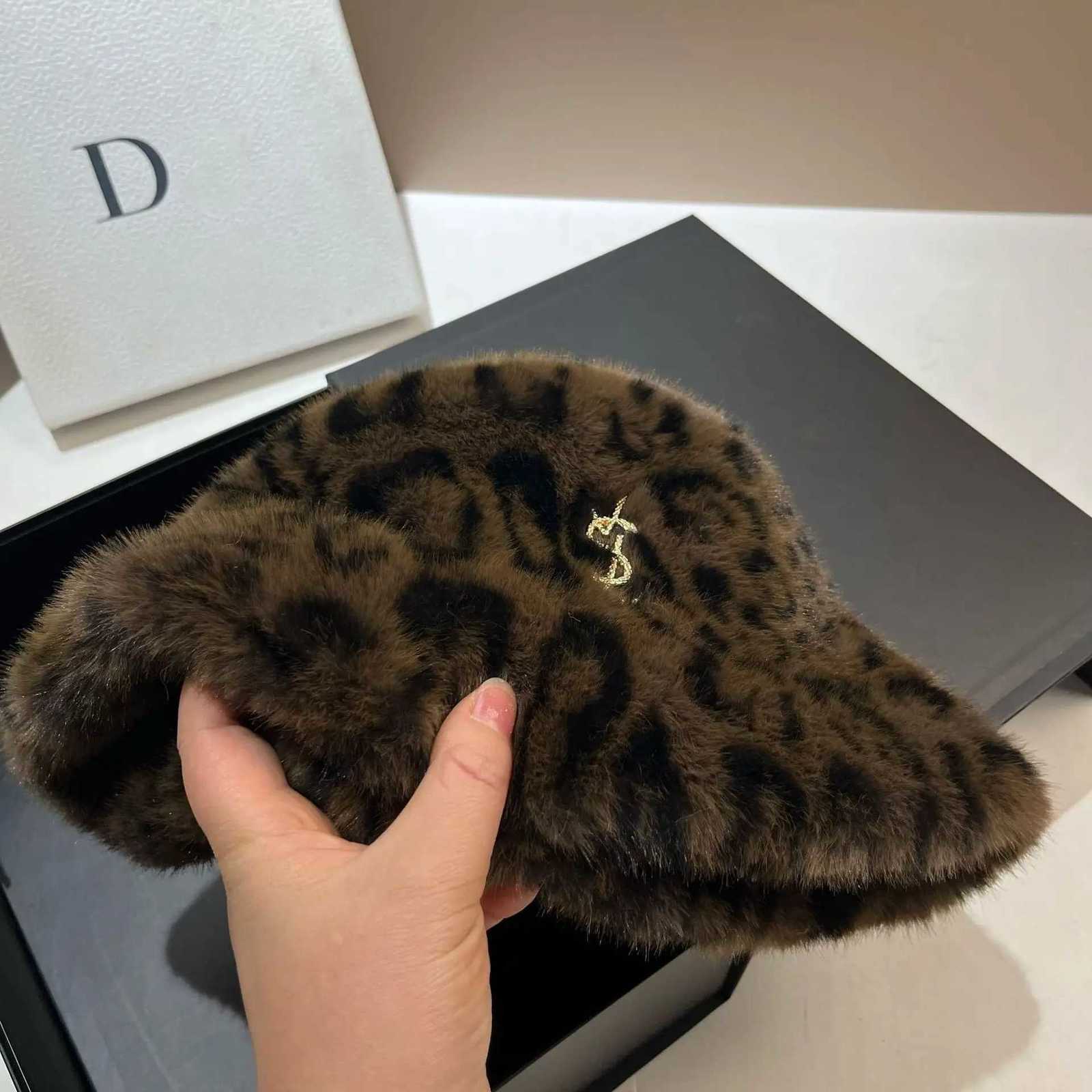 Leopard Print Hat Winter Warm Fuzzy Faux Mink Fur Fashion Pailot Hat for Wen Korean Style Luxury Tren Beanie Y251210