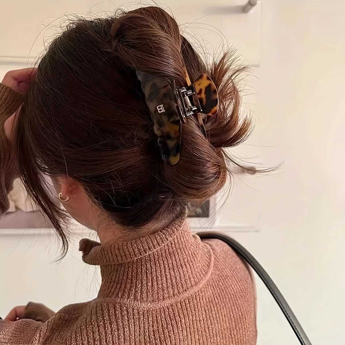 1pc Korean letter B arc grab clip high texture acetate hair clip sweet and versatile hair shark clip hair accories Y251210