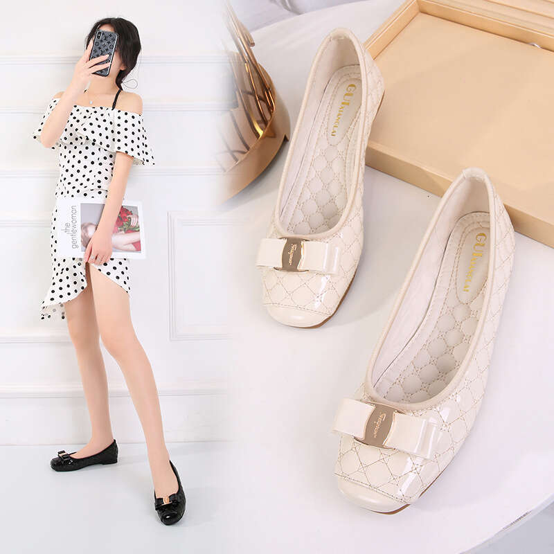 Free shipping designer niche Women's Single 2025 Loafers Spring Autumn and Shallow Mouth Square Toe Patent Leather Flat Soft Sole Large Size Casu