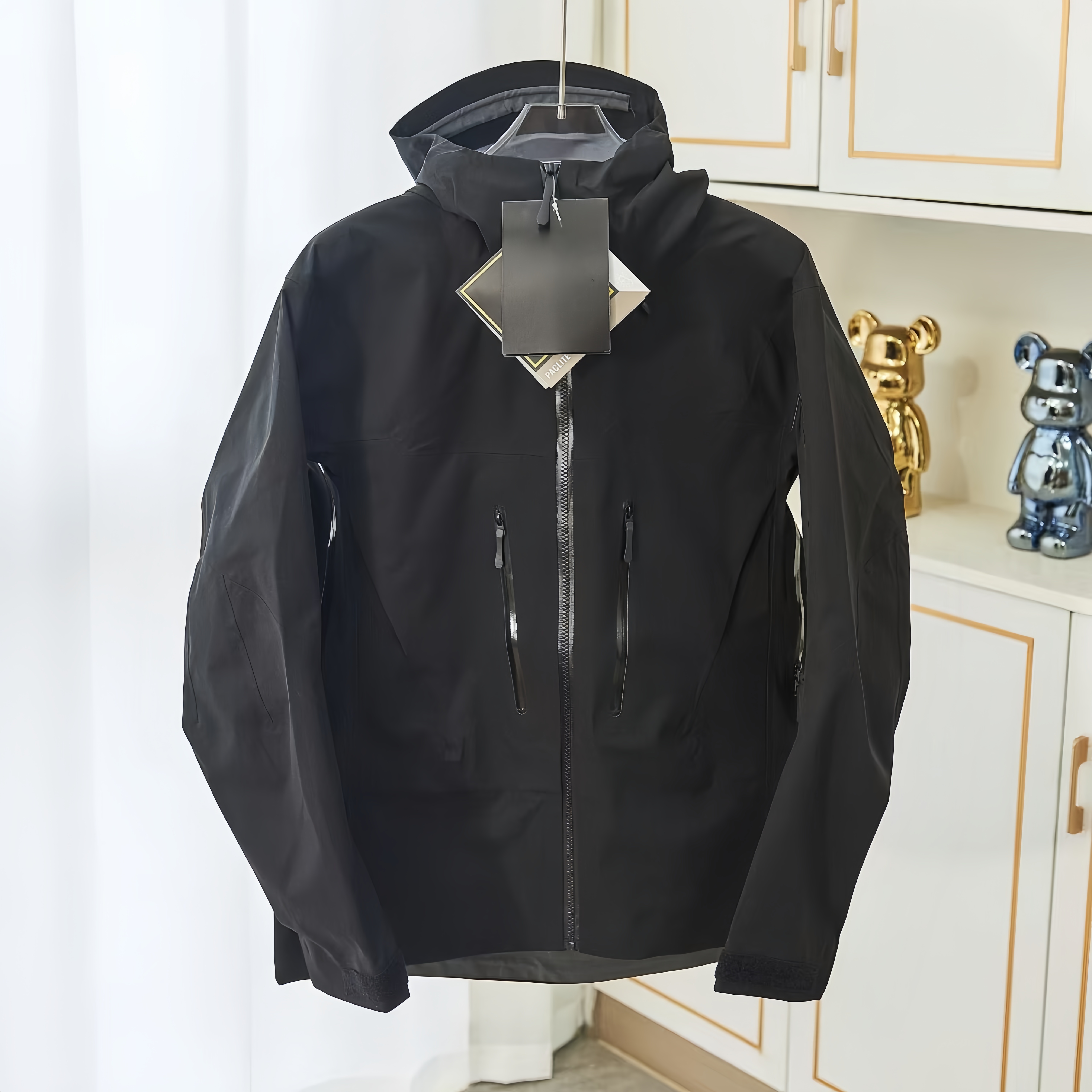 Arcteryxlies Jacket Designer Lightweight Hard ThrLayers Jacket Windbreaker Outdoor Sports Versatile Couple Versatile ARCS Coat Travel Goretex Jackets 2d