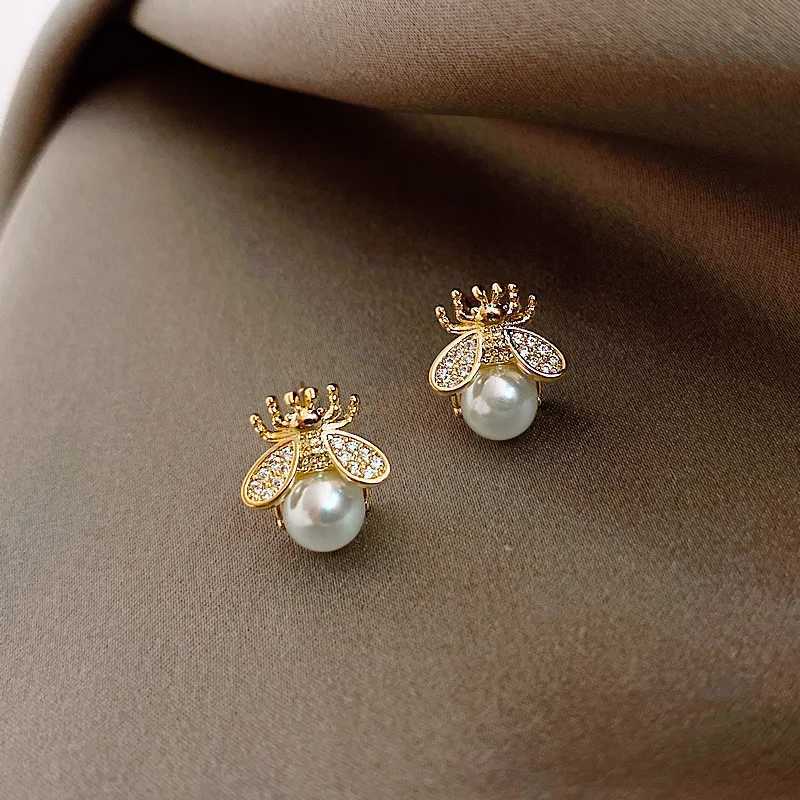 Korean Style Honey Bee Pearl Stud Earrings For Wen Exquisite Small Elegant Earring Ladies Wedding Party Birtay Jewelry Gifts Y251210