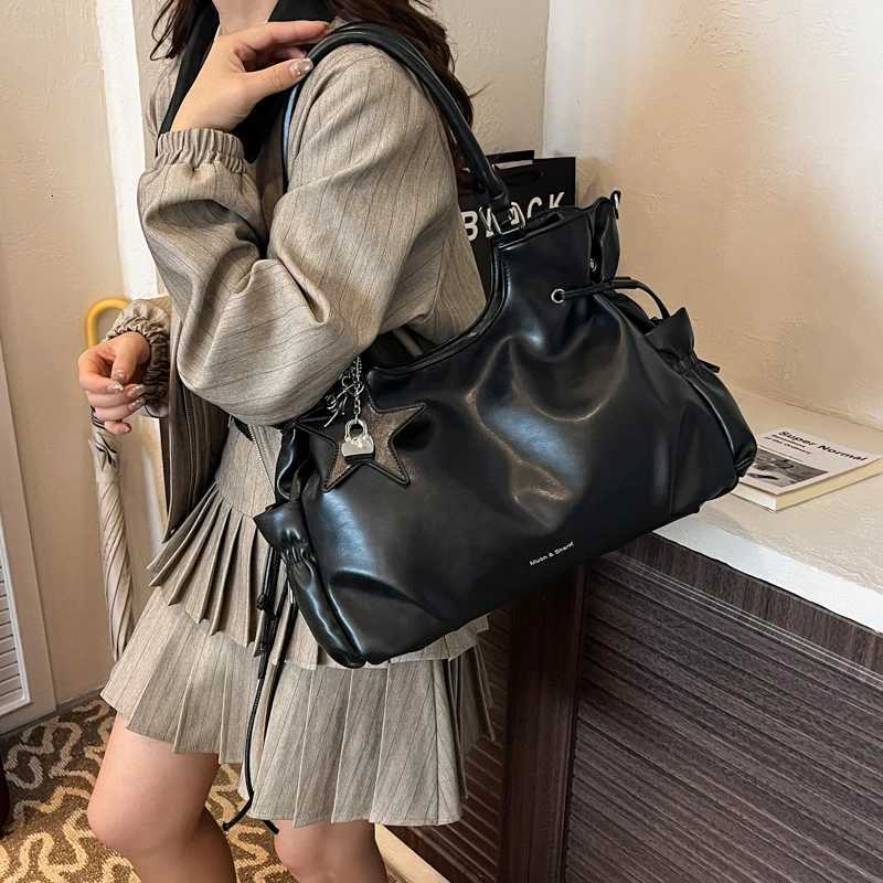 Casual Versatile Tote Bag Fi New High-end Large-capacity Handbag High-quality Pu Cmuter With Pendant Crossbody Bag Y251209