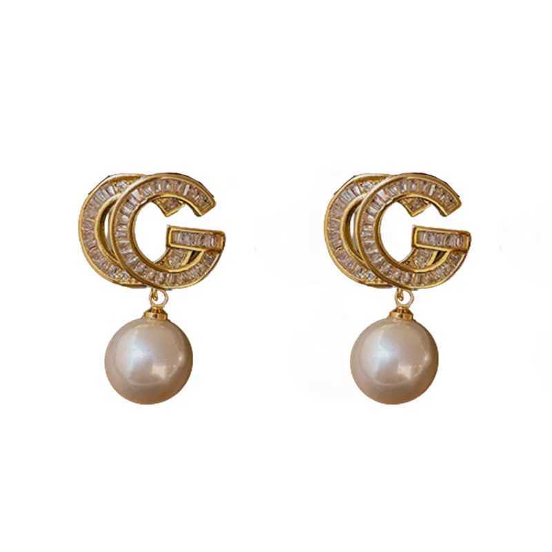 2026 New Fashion Earring Ladies Electroplated Sier Needle Zircon CG Pearl Wen Prum Stud Jewel Versatile Luxury Earring Y251210