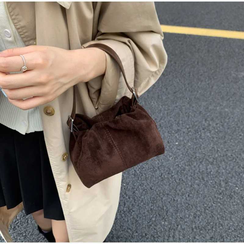 Korean Versi Suede Drstring Bucket Bag Magnetic Buckle Cute Shoder Bag Simple Portable Daily Cmuting Wen Crossbody Bag Y251209