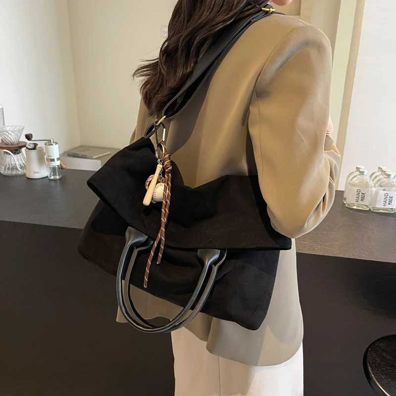 LEFTSIDE Wen PU Leather Crossbody Bag 2025 Winter Trend Short Handle Shoder Bag Luxury Designer Handbags and Purses Y251209