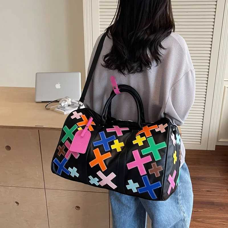 Super Cool PU Large Capacity Zipper Persality Travel Bags High Quality Sense of Luxury Shoder Bags for Wen 2025 New Y251209