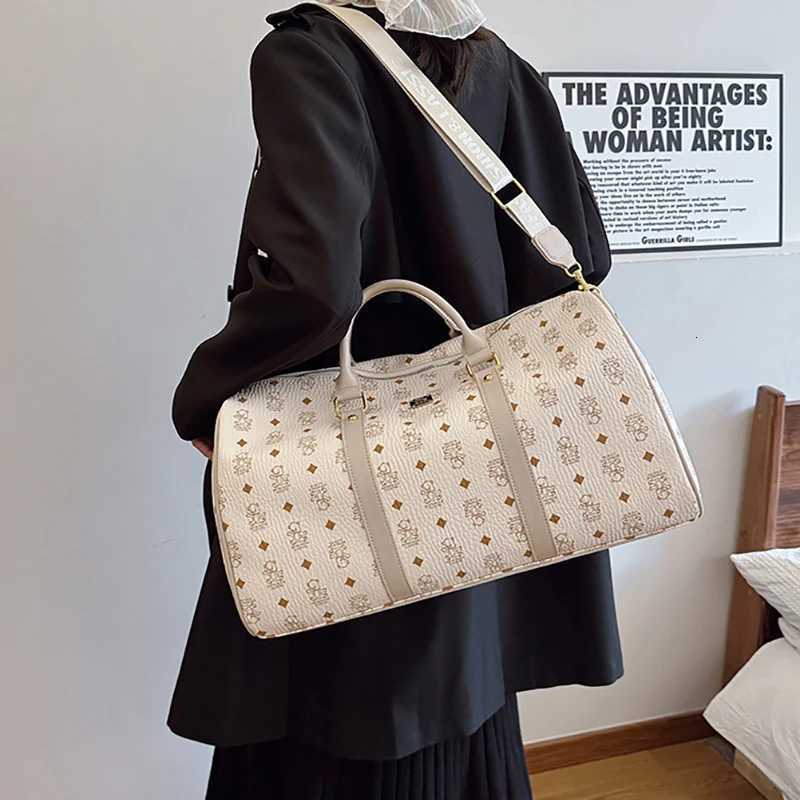 New Large Capacity Travel Bag PU Shoder Bag Independent Shoe Cpartment Sports Fitness Short Distance Travel Storage Bag Y251209