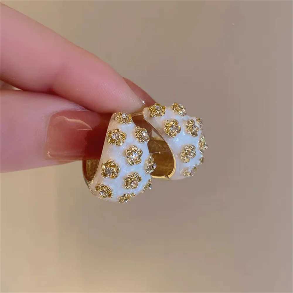 Fashion Elegant Charming Rose wer Paved Hoop Earrings For Wen Vintage Rantic Wen Jewelry Gift e White Y251210