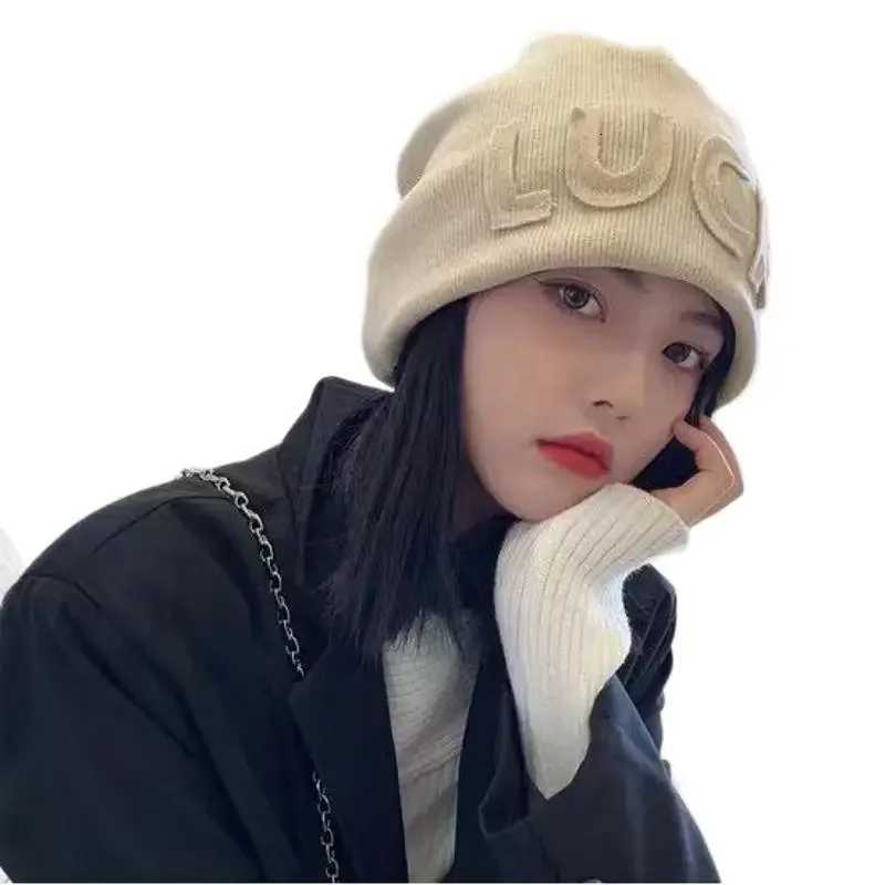 Luxury Mens and Womens Fashion Big Head Round Pile Cap Winter Letters Lazy American Cold Cap Loose Bag Head Cap Beanies Hat Stool Hat Y251209