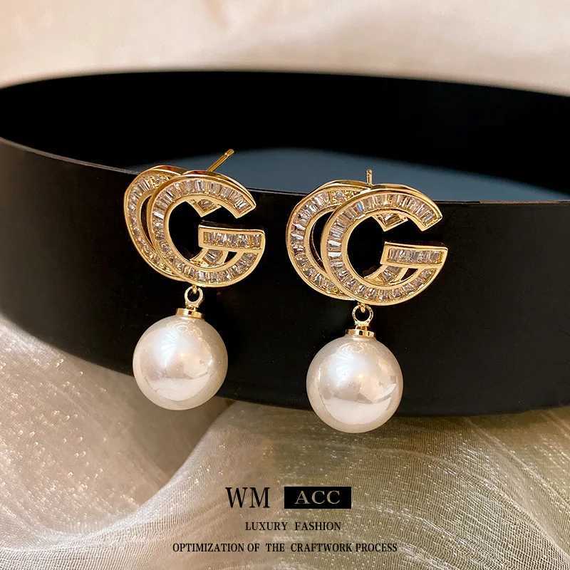 2026 New Fashion Earring Ladies Electroplated Sier Needle Zircon CG Pearl Wen Prum Stud Jewel Versatile Luxury Earring Y251210