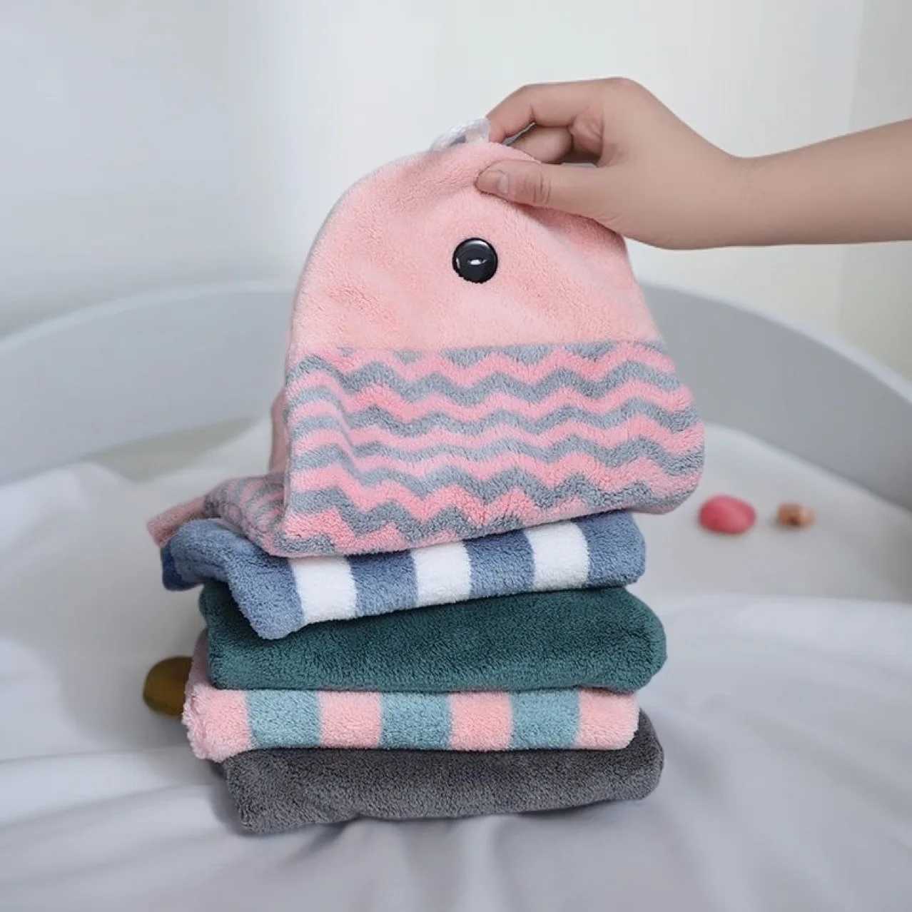 Hanging Cartoon Fish Hand Towel Soft Water Absorption Household Cute Childrens Kitchen Bathroom Thickened Hand Towel 3pcs C251210