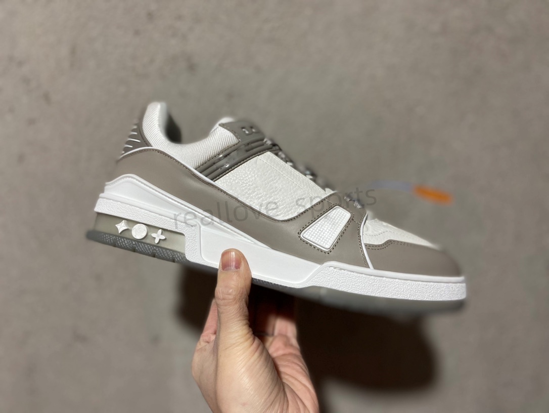 Luxury Embossed Des… - image