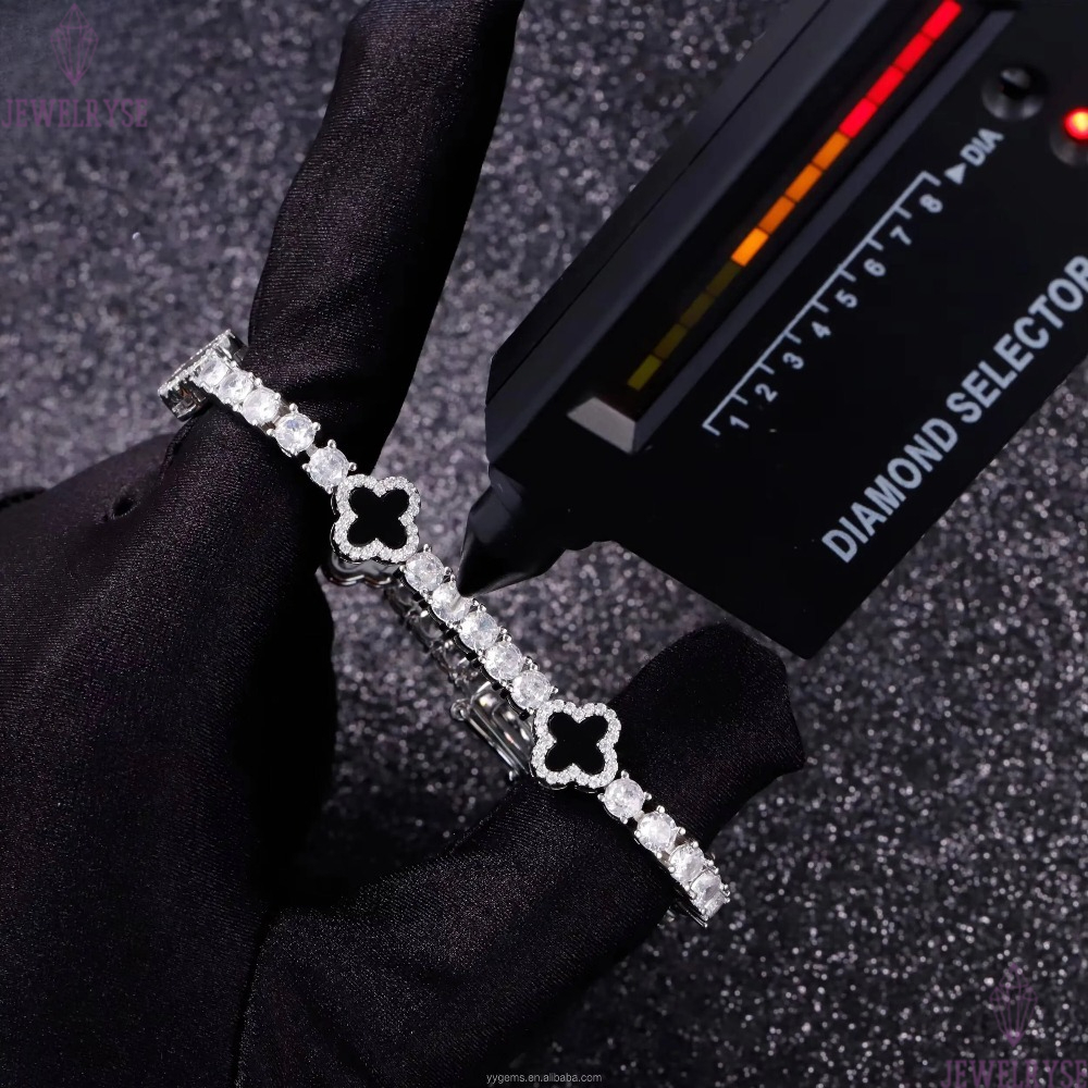 Luxury Vintage Four Leaf Clover Design S925 Silver VVS Moissanite Iced Diamond Bracelet Womens Lucky Charm Accessory