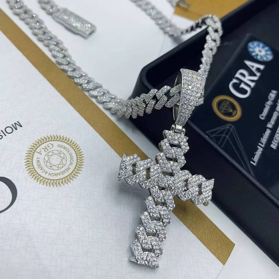 Customized Fine Jewelry Hiphop 925 Sterling Silver VVS Moissanite Iced Out Cuban Cross Pendant Necklace for Men