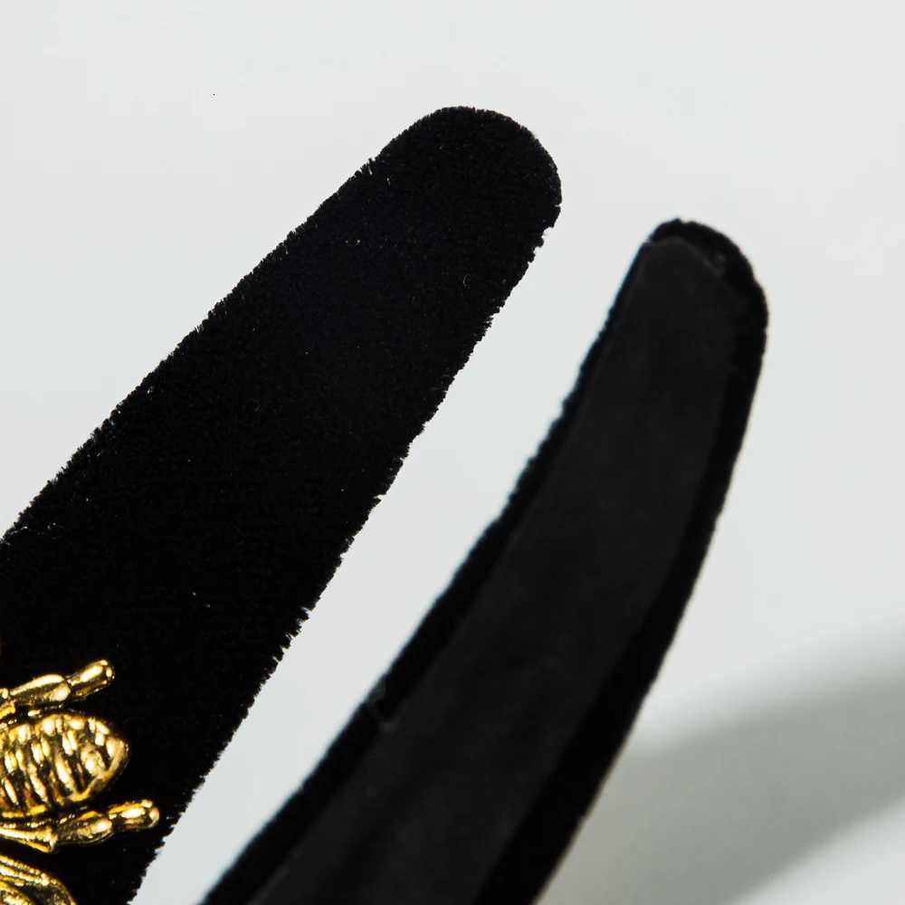 European and Hair Bands Fashionable Retro Palace Style Baroque band Bee Wide Edged Gold Veet Buckle Hair Clip Y251210
