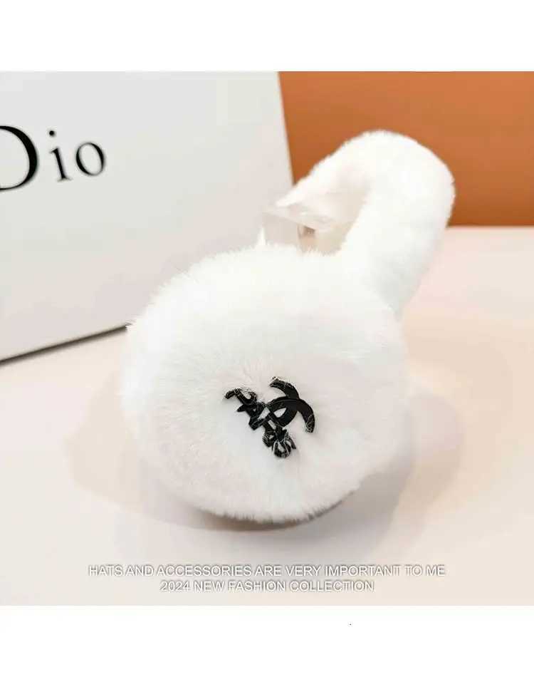 2026 New Classic Wens Fashion Retro Winter Luxury Designer Warmth-Enhancing High-End Minor Trend Brand Foldable Ear Pads Y251210