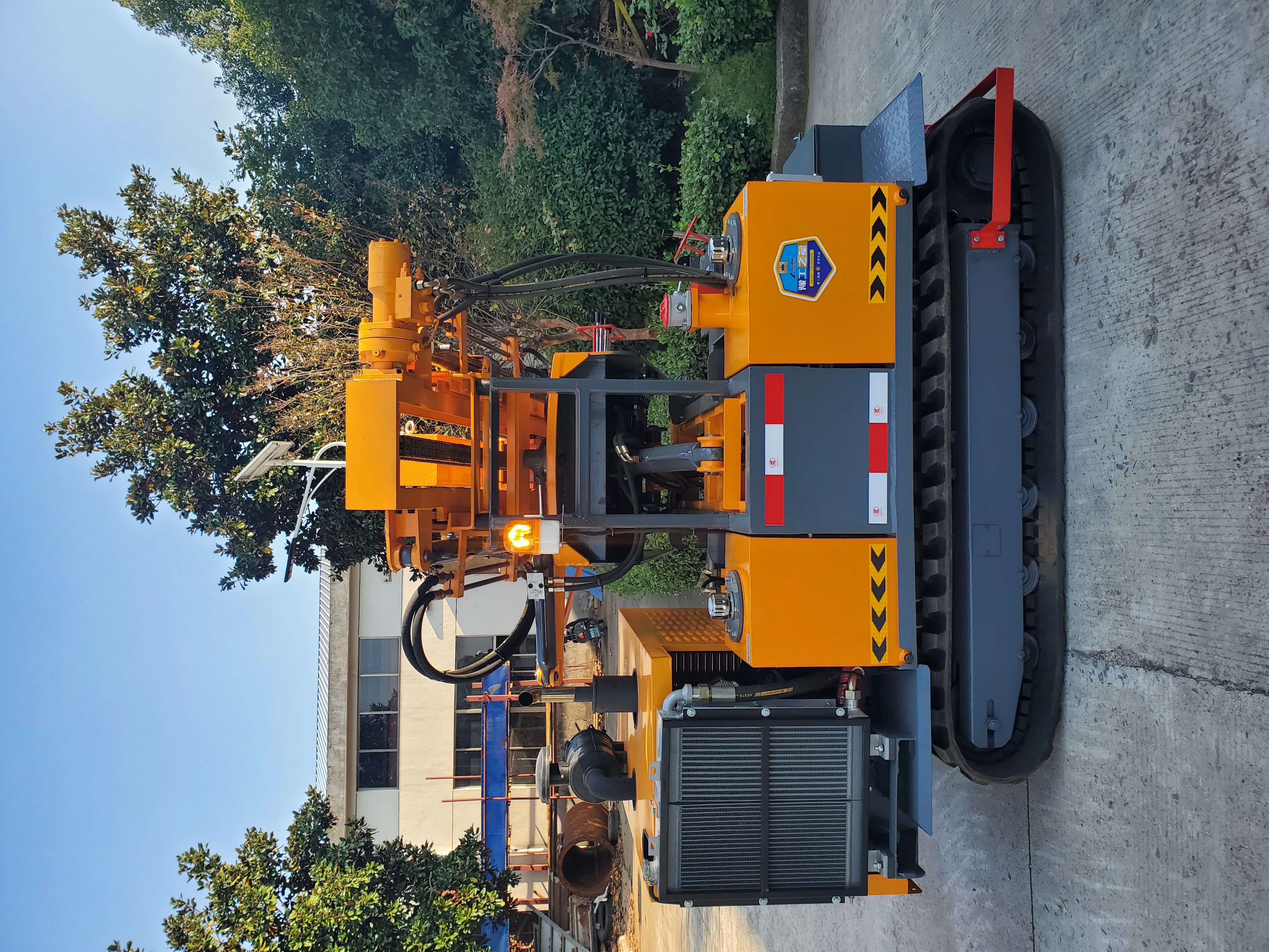 Crawler-Mounted Solar Ramming Pile Driver | Hydraulic System with 6m Piling Depth