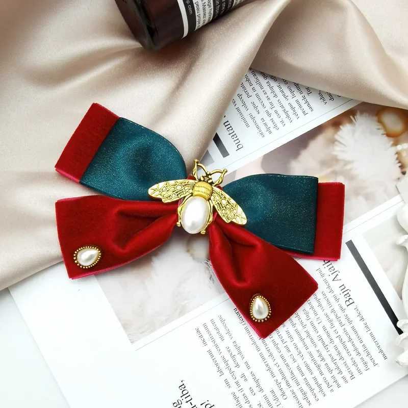 Retro Fabric Veet Bow Hairpin Pearl Bee Hairclips for Wen Fem Spring Clip Heaear Hairgrips Korean Hair Accories Y251210