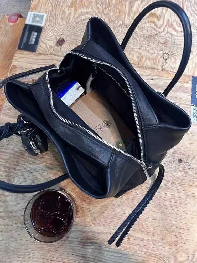 Vintage Style genuine leather High Capacity Tote Single Shoder Cmute Bag Underarm Bag Closure Zipper Interior Pocket Y251209