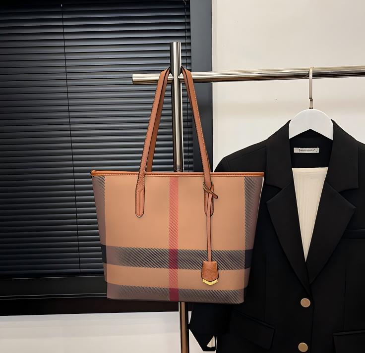 Designer bag 2025 Autumn Winter New Trendy Fashion Tote Bag Womens Versatile Temperament Casual Shoulder Bag