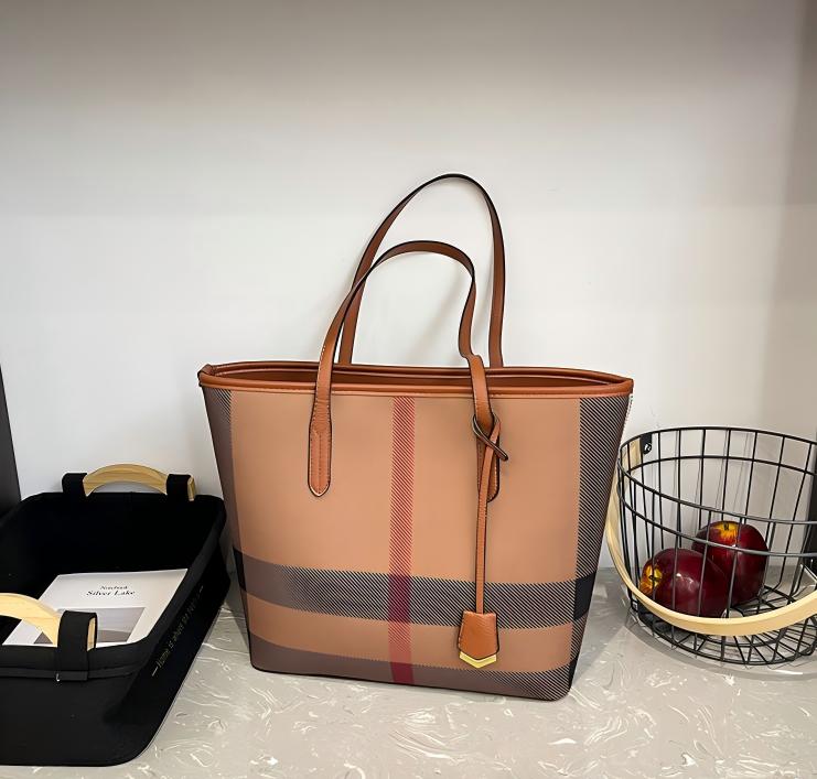 Designer bag 2025 Autumn Winter New Trendy Fashion Tote Bag Womens Versatile Temperament Casual Shoulder Bag