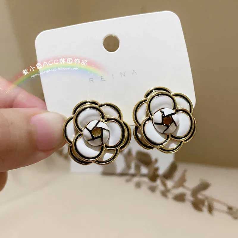 Luxury Earrings Vintage Hepburn style black white wer earrings for wan 2025 trend Y251210