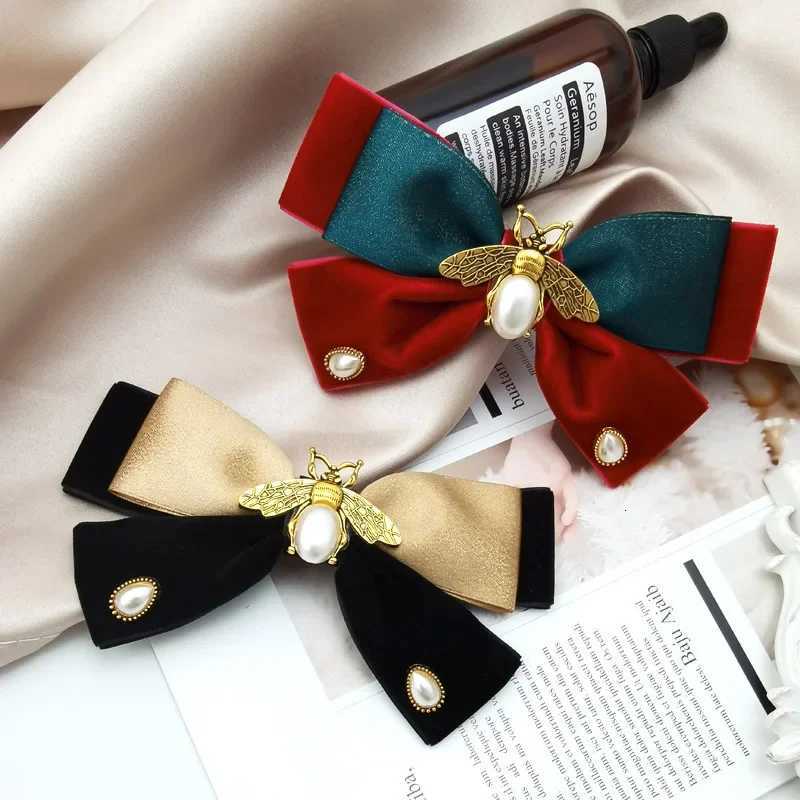 Retro Fabric Veet Bow Hairpin Pearl Bee Hairclips for Wen Fem Spring Clip Heaear Hairgrips Korean Hair Accories Y251210