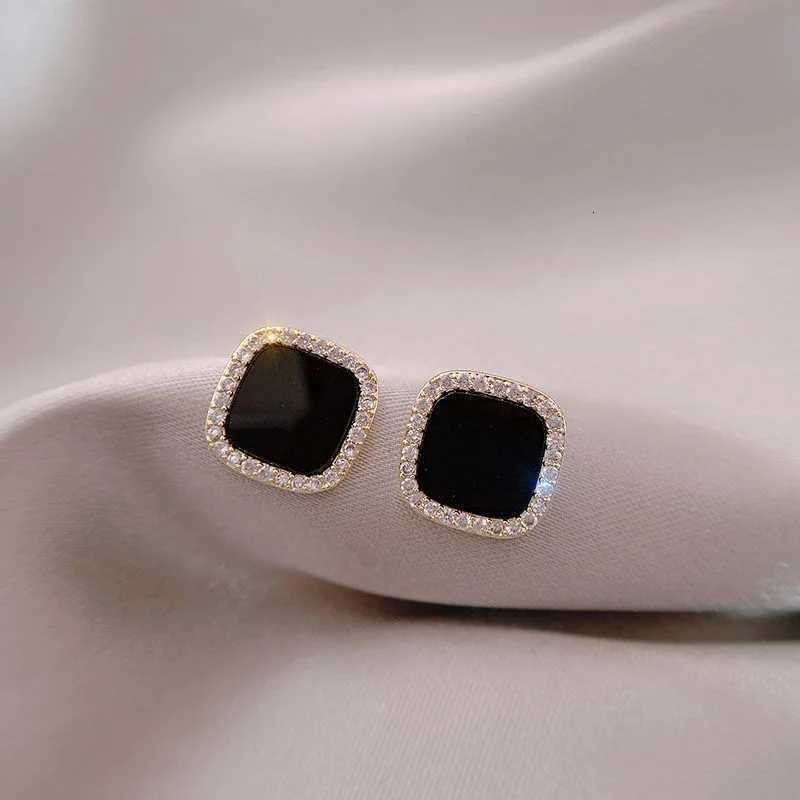 EVISPOL Zircon Black Resin Square Stud Earrings for Wen Elegant Luxury Cartilage Helix Earrings Piercing Jewelry Gifts Y251210