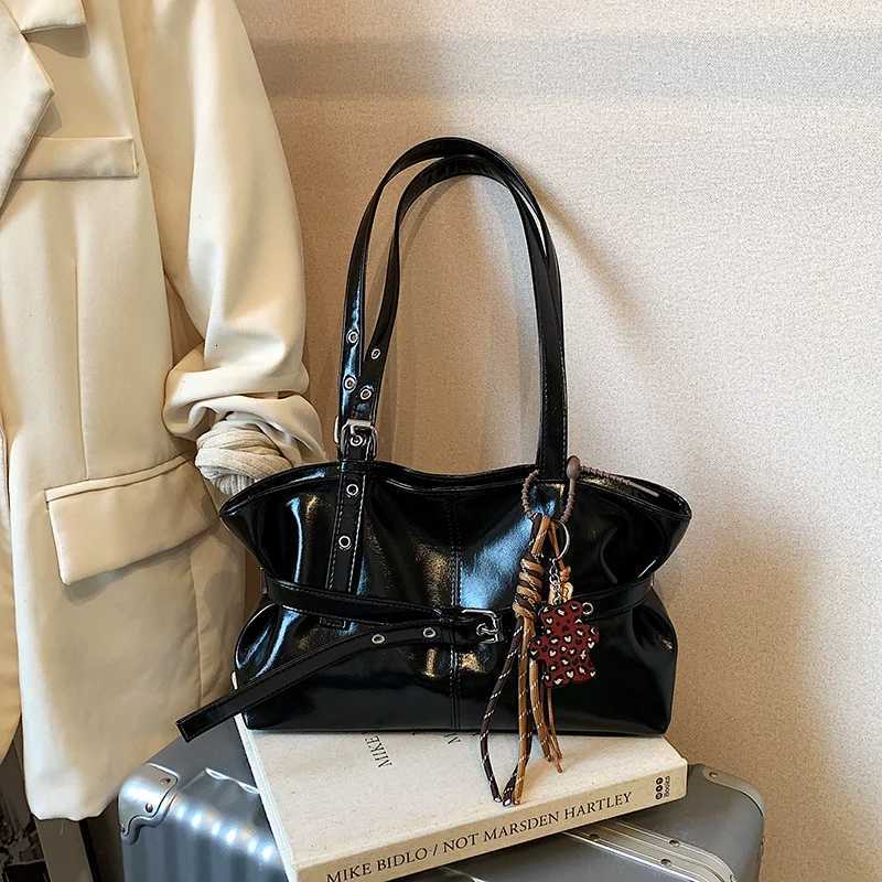 Luxury Wine Red Underarm Bag for Wen Autumn/Winter 2025 Cmuter Shoder Bag Casual Large Capacity s Belt Totes Y251209