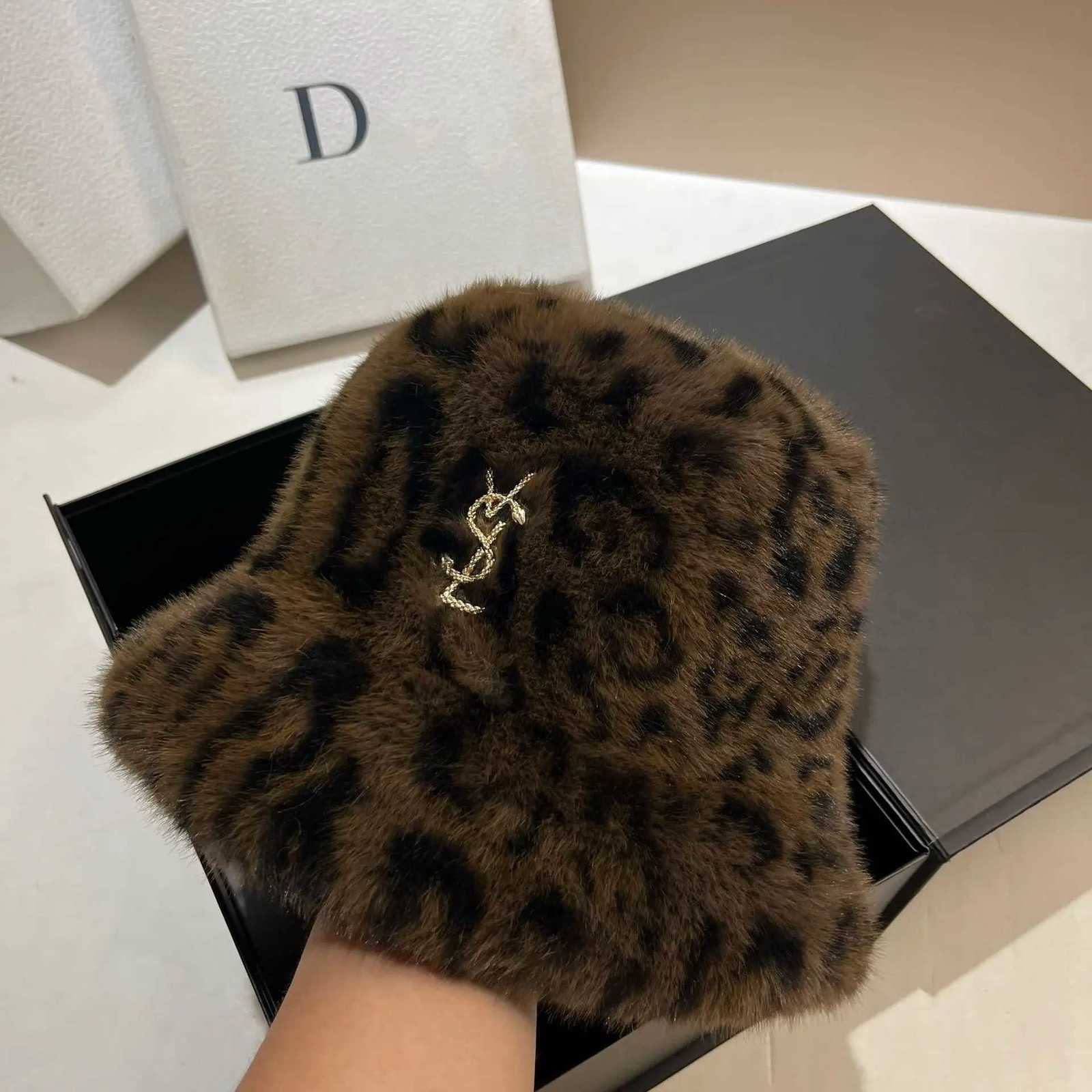 Leopard Print Hat Winter Warm Fuzzy Faux Mink Fur Fashion Pailot Hat for Wen Korean Style Luxury Tren Beanie Y251210